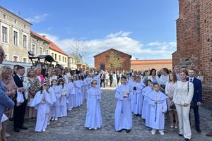 [ZDJĘCIA] Pierwsza Komunia Święta dzieci ze Szkoły Podstawowej nr 2 w Nowym Mieście Lubawskim