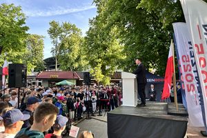 [ZDJĘCIA] Sławomir Mentzen w Iławie, siatkarska niespodzianka i atak na polityczny duopol