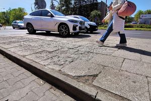 Władze Olsztyna chcą kontynuacji przebudowy chodnika na ul. Kętrzyńskiego [ZDJĘCIA]