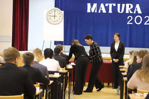 Uczniowie rozpoczęli maturalny maraton. Polski na pierwszy ogień [ZDJĘCIA]