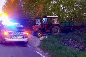 Pijany i poszukiwany jechał traktorem po Milejewie