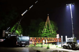 Wreszcie się zaczęło. Na Tracku zamontowano tymczasową kładkę [ZDJĘCIA]