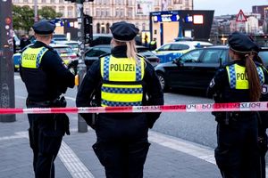 Dramat na dworcu w Hamburgu. Kim jest kobieta z nożem?