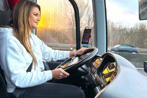 Kobieta za kierownicą autokaru – normalność czy wciąż wyjątek?