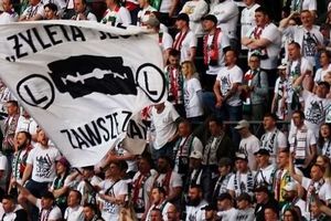 Kibice kontra władza. Transparent Legii wywołał polityczną burzę