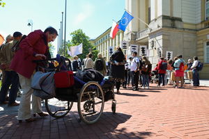 Niepełnosprawni mówią „dość!” – protest w Warszawie