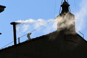 Biały dym z komina Kaplicy Sykstyńskiej! Kardynałowie wybrali papieża 