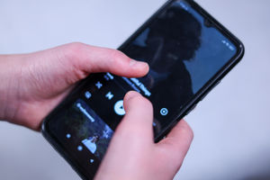 Uczniowie bez telefonów? MEN szykuje konkretne przepisy