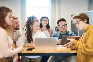 Transformacja cyfrowa przedsiębiorstw – od czego zacząć i jak przeprowadzić ją skutecznie?