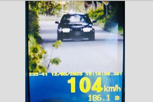 Jechał za szybko w terenie zabudowanym. Stracił prawo jazdy