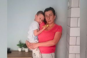 Matka, dziecko, robaki i piec, który dusi