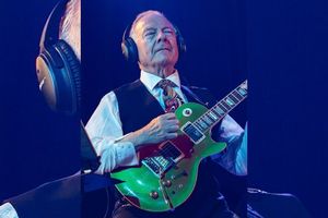 Zbagatelizował objawy i poleciał w trasę. Robert Fripp z King Crimson przeszedł zawał serca. 
