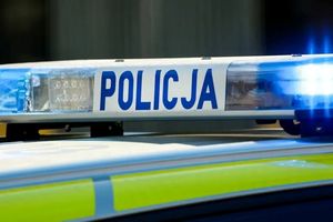Atak na sąd na Bemowie. Samochód dostawczy wjechał w budynek