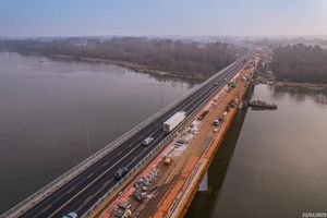 Nowa nawierzchnia, stare utrudnienia – zmiany na węźle Modlin
