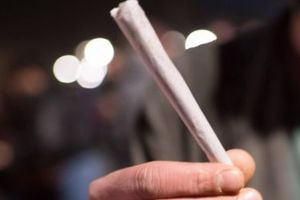 Nerwowy na widok policji – 17-latek wpadł z marihuaną