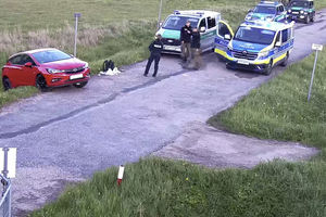 Zaatakował mężczyznę, ukradł samochód i pojechał w stronę granicy polsko-rosyjskiej