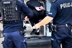 Zmarł 20-latek pobity przez grupę młodych mężczyzn w parku w Piszu