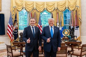 Karol Nawrocki spotkał się z Trumpem w Białym Domu. Co skrywało się w tle zdjęć?