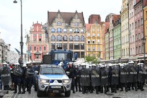 Dodatkowe dyżury i tryb przyśpieszony. Niespokojny finał Ligi Konferencji