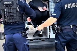 20-latek w stanie krytycznym po pobiciu w parku – śledczy szukają kolejnych sprawców