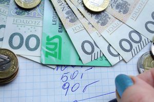Wiek emerytalny pod lupą. Rząd gra na czas, system się sypie