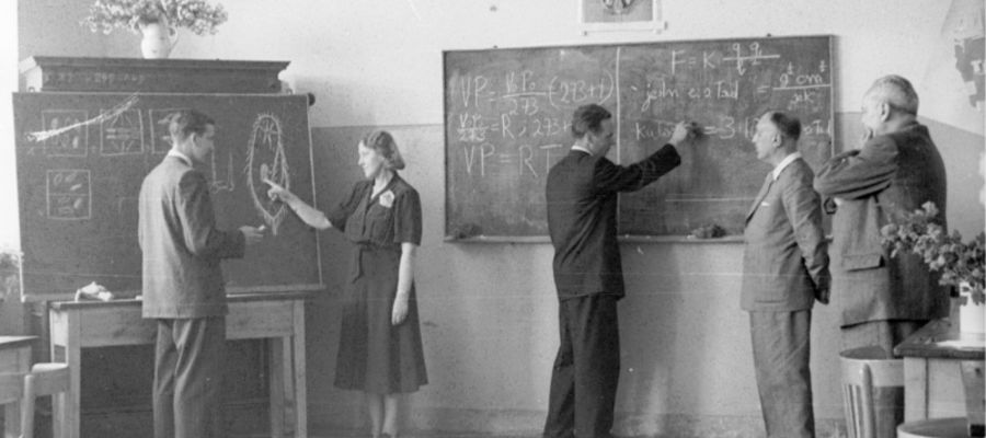 Matura w liceum im. H. Kołłątaja w Warszawie w 1949 roku /f