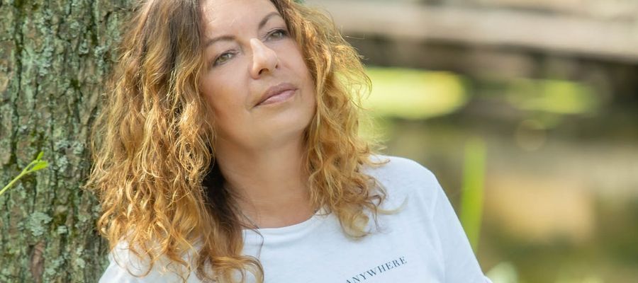  Wioletta Sawicka, mieszkająca w Olsztynie dziennikarka i pisarka.
