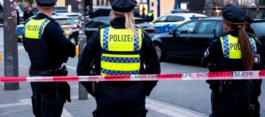 Dramat na dworcu w Hamburgu. Kim jest kobieta z nożem?