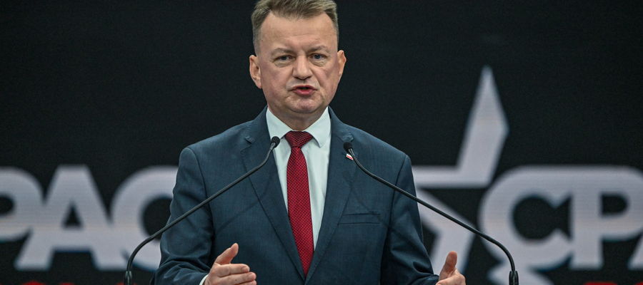 B. minister obrony Mariusz Błaszczak.