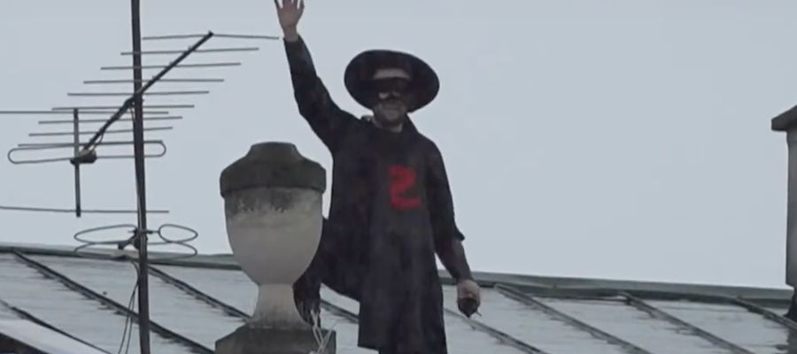 „Zorro” z Tarnowa: bohater happeningu, który wymknął się policji i podbił kampanię