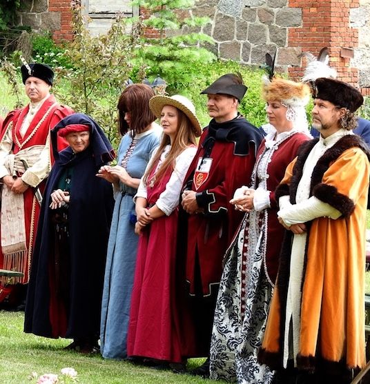 Podczas uroczystości z przyjaciółmi z Bractwa Rycerskiego XXVI Chorągwi Zamku Bratjan i Nowego Miasta