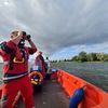 Tragedia nad jeziorem – trwa dramatyczna akcja poszukiwawcza trzech nastolatków