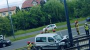 Osobówka zatrzymała się na torach tramwajowych