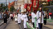 [WIDEO] Boże Ciało 2025 w Olsztynie – tysiące wiernych na centralnej procesji