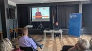 „Babciu, to nie ja!” – Policja ostrzega seniorów przed oszustami