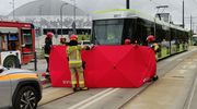 Tragiczny wypadek w centrum Olsztyna. Rowerzystka zginęła pod kołami tramwaju [ZDJĘCIA]

