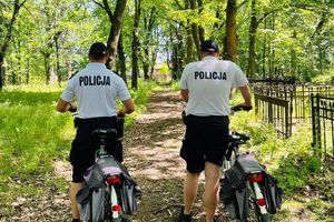 Policyjne patrole rowerowe w terenie