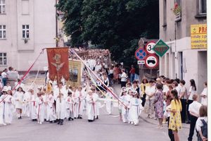 Boże Ciało w Polsce: barwna procesja wiary i tradycji