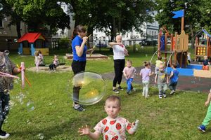 Dzień Dziecka w Żłobku Miejskim – radość, tańce i kolory szczęścia