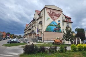 Ełk maluje swoją historię na murach