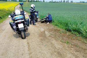 14-latek bez kasku i prawa jazdy uciekał przed policją