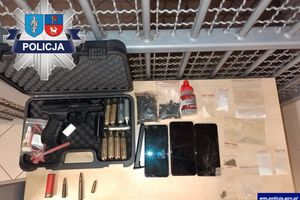 Narkotyki, ostra amunicja i kradzione telefony. Poszukiwany 34-latek wpadł na Gutkowie
