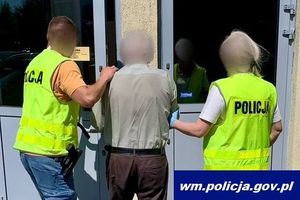 Próbował wręczyć łapówkę policjantom. Odpowie za przestępstwo