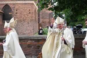 Ingres biskupa Arkadiusza Okroja do toruńskiej katedry