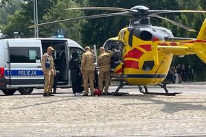 Dwuletni chłopiec wypadł z wózka i upadł na chodnik. Błyskawiczna akcja służb