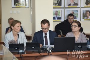 Iława: burmistrz bez wotum zaufania, ale z absolutorium za 2024 r.