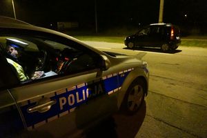 Strzały z tłumika i brak gaśnic u kierowców