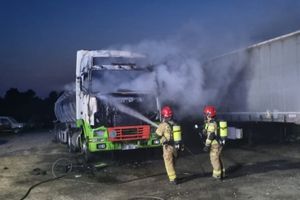 Płonące Volvo obudziło wieś o 2:47