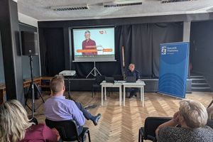 „Babciu, to nie ja!” – Policja ostrzega seniorów przed oszustami