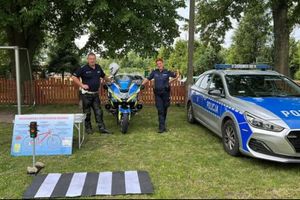 Policjanci na pikniku w Szkole Podstawowej w Waśniewie-Grabowie